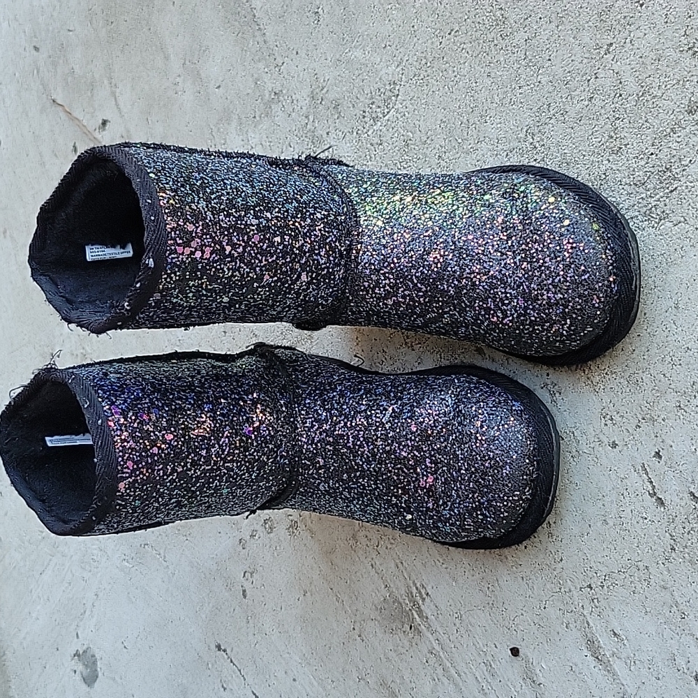 Girls faux fur lined multicolored sparkle glitter boots.